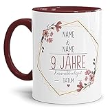 Tasse zum Hochzeitstag Keramik Hochzeit - mit Name & Datum selbst gestalten - 9 Jahre Ehe, Paar, Geschenk Hochzeit, Jubiläum, Jahrestag I Personalisiert, Keramik Innen & Henkel Weinrot 300 ml